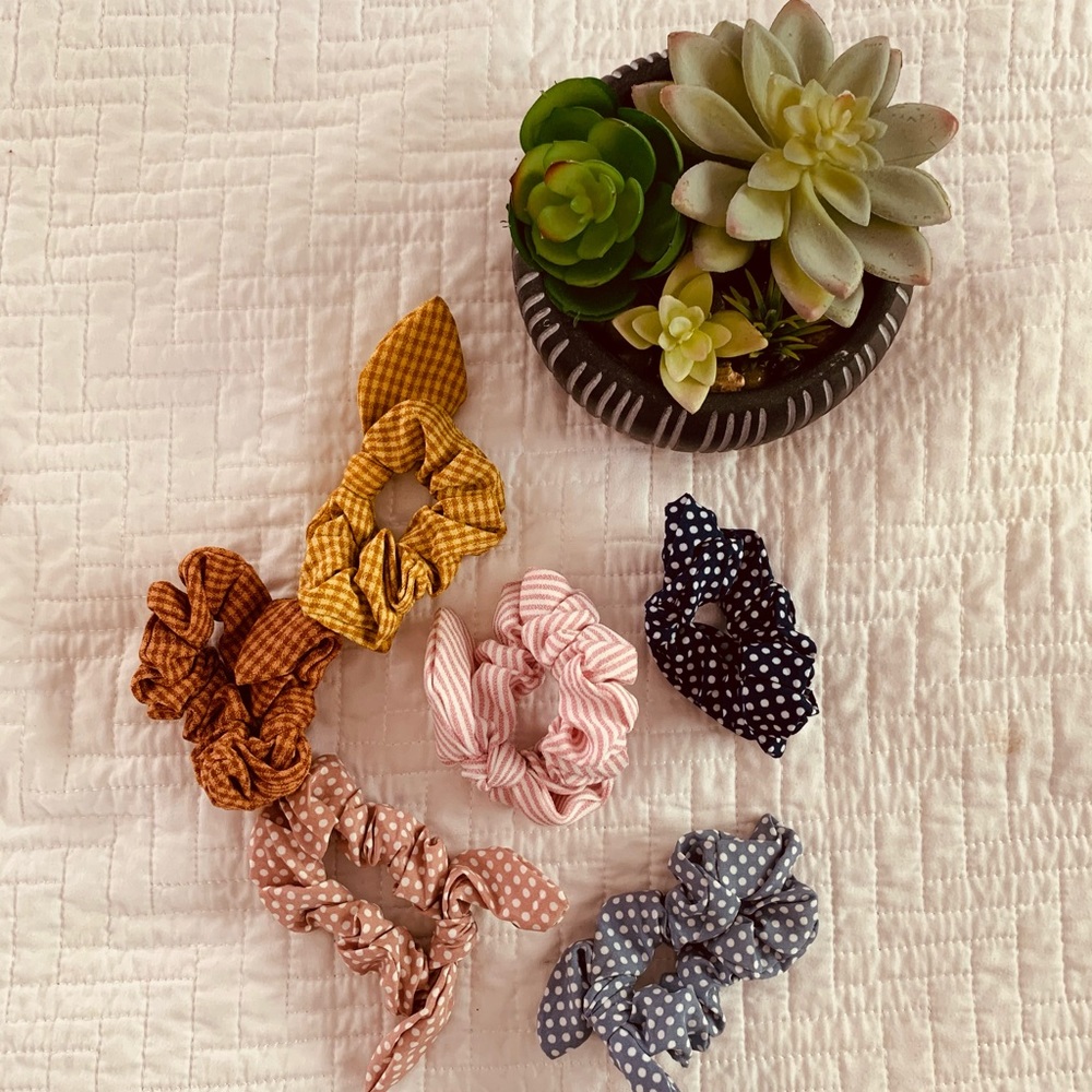 Pack of scrunchies with patterns and small bows